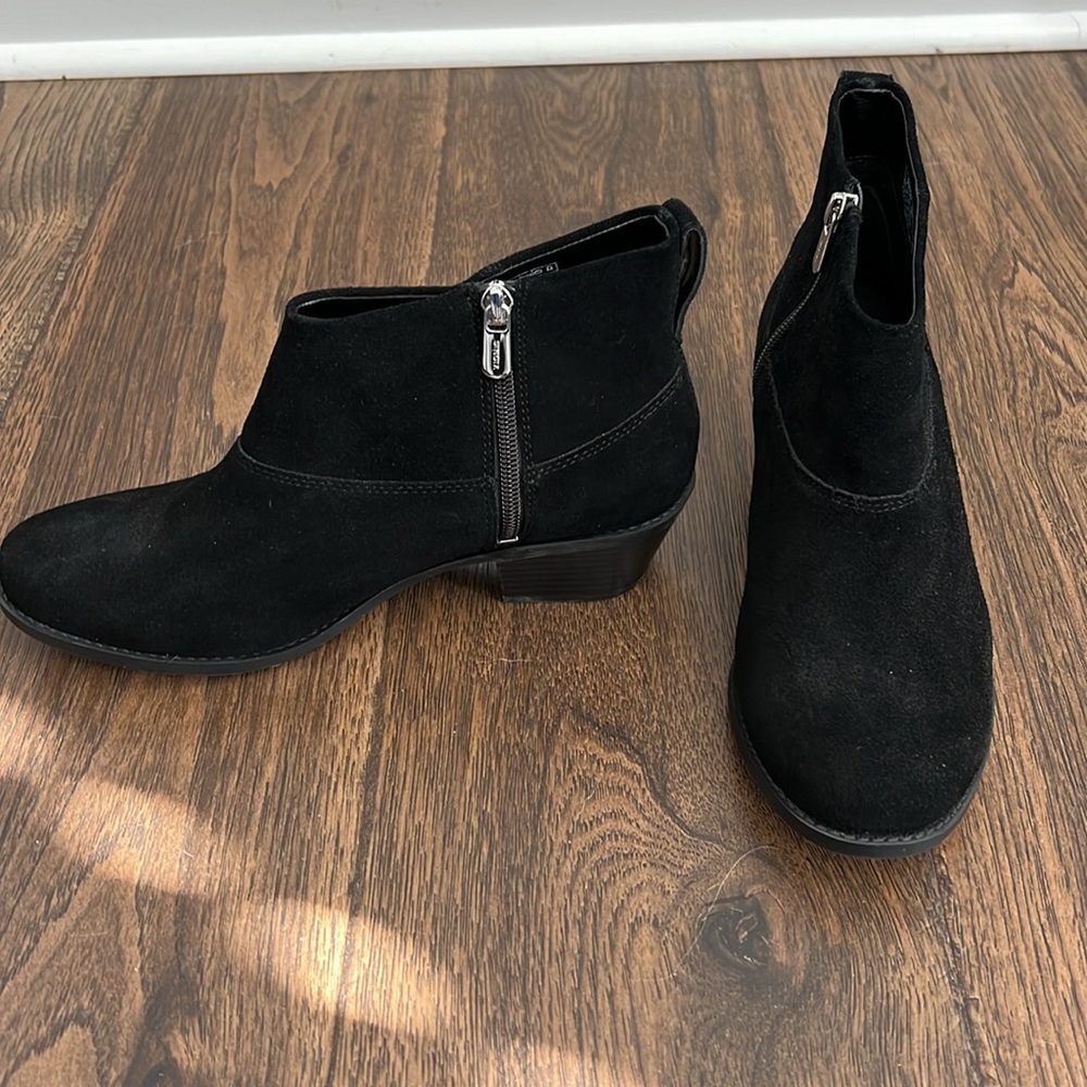 Vionic Black Suede Booties- Worn 2xs